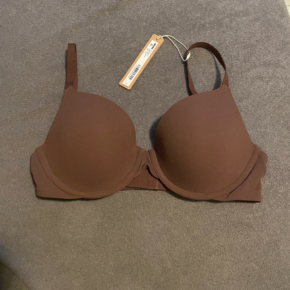 NWT Skims Fits Everybody T-shirt Bra - size 34B Cocoa